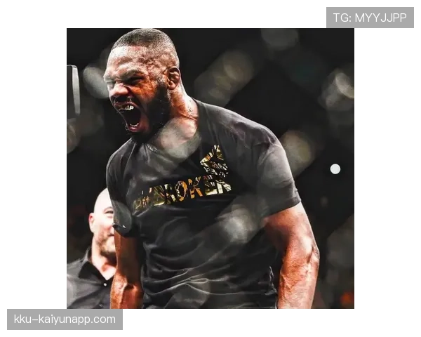 乔恩·琼斯训练完直接啃整只烤鸡，这自律和胃口谁懂啊