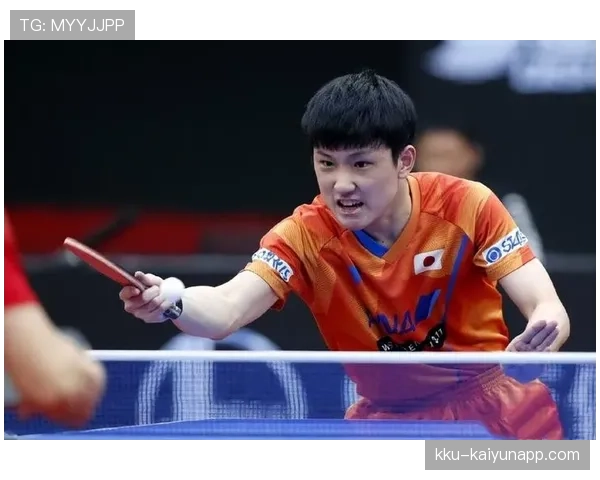 张本智和机场随手拎的包比我一个月工资还贵